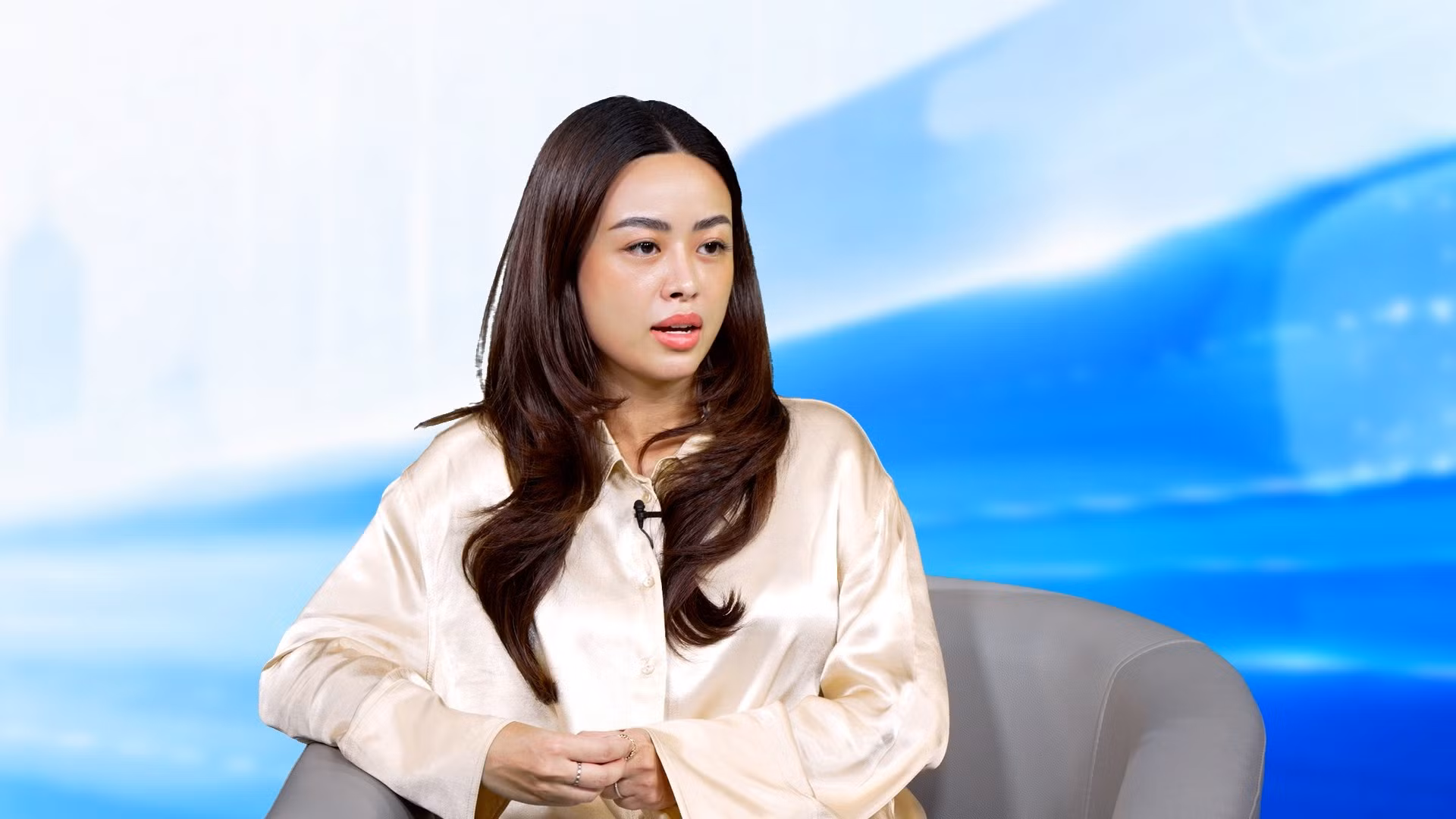 2-ba-ha-kieu-oanh-1.jpg