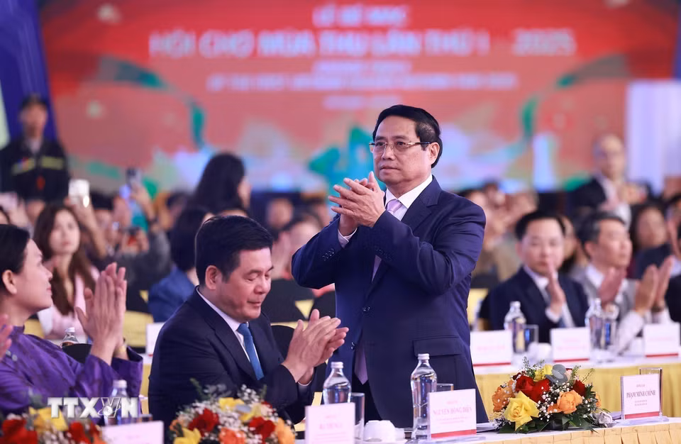 Thủ tướng Phạm Minh Chính dự Lễ bế mạc Hội chợ Mùa Thu lần thứ nhất - năm 2025. (Ảnh: Dương Giang/TTXVN)