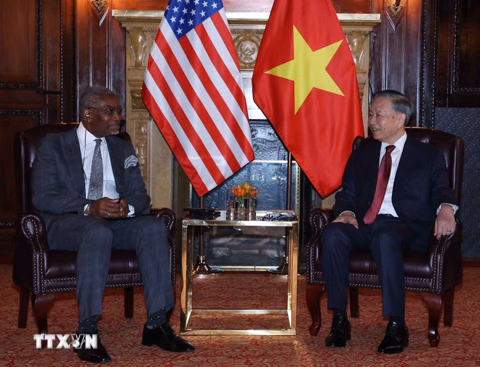 Tổng Bí thư, Chủ tịch nước Tô Lâm tiếp Hạ nghị sỹ Gregory Meeks, thành viên cao cấp Ủy ban Đối ngoại, Ủy ban Dịch vụ tài chính Hạ viện cùng một số Hạ nghị sỹ khác của Hoa Kỳ. (Ảnh: Thống Nhất/TTXVN)