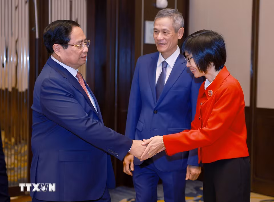 Thủ tướng Phạm Minh Chính với Đại sứ Việt Nam tại một số nước trong khu vực Đông Nam Á. (Ảnh: Dương Giang/TTXVN)