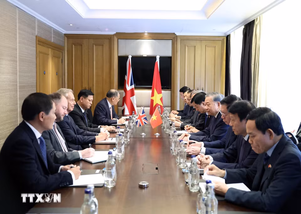 Tổng Bí thư Tô Lâm gặp nguyên Thủ tướng Anh Tony Blair. (Ảnh: Thống Nhất/TTXVN)