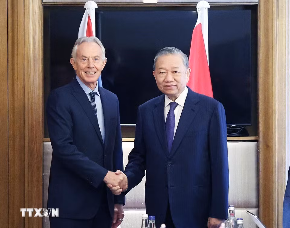 Tổng Bí thư Tô Lâm gặp nguyên Thủ tướng Anh Tony Blair. (Ảnh: Thống Nhất/TTXVN)