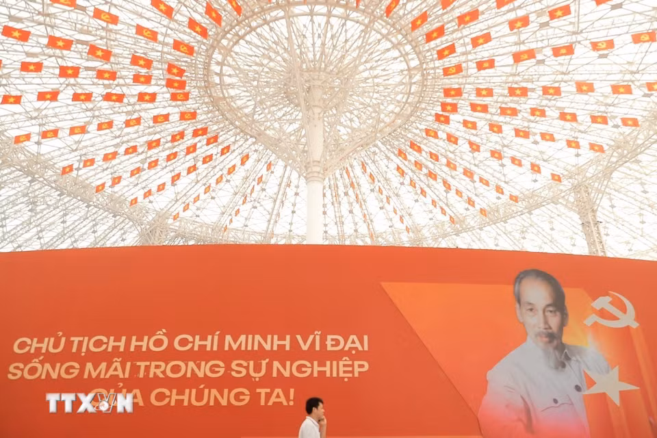 Với không gian rộng, triển lãm gây ấn tượng bằng các logo, biểu tượng có kích thước lớn, hứa hẹn thu hút đông đảo du khách tới tham quan sau khai mạc. (Ảnh: Minh Quyết/TTXVN)