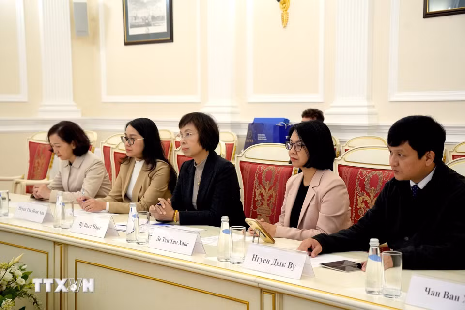 Đoàn TTXVN làm việc với Ủy ban Đối ngoại St.Petersburg. (Ảnh: Trần Hải/TTXVN)