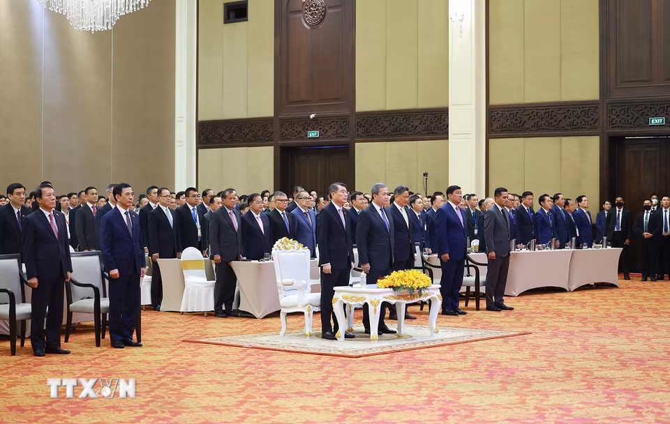 Thủ tướng Lê Minh Hưng và Thủ tướng Campuchia Hun Manet tham dự Diễn đàn Doanh nghiệp Việt Nam-Campuchia 2026. (Ảnh: Dương Giang/TTXVN)