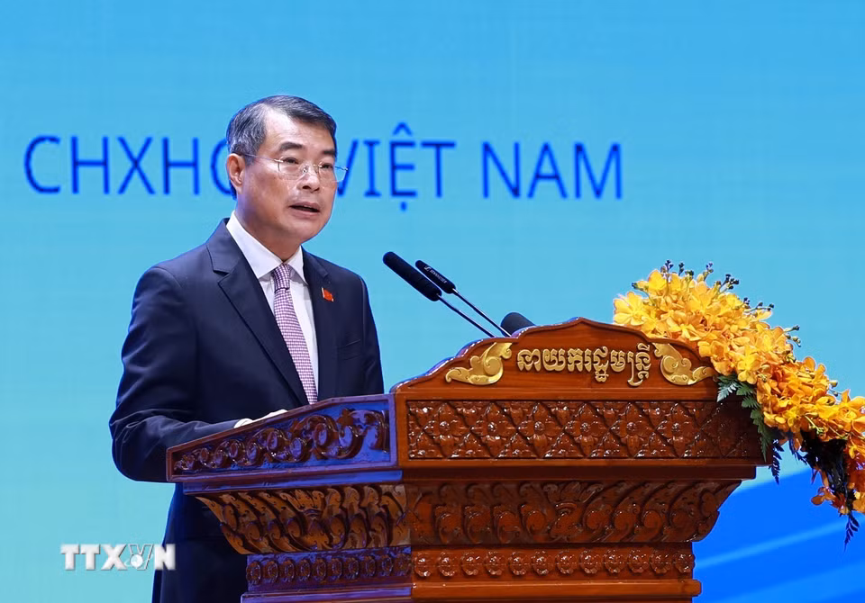Thủ tướng Lê Minh Hưng phát biểu tại Diễn đàn Doanh nghiệp Việt Nam-Campuchia 2026. (Ảnh: Dương Giang/TTXVN)
