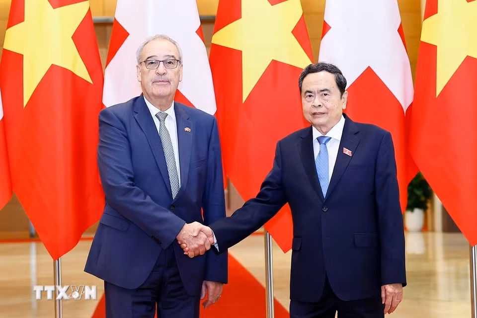 Chủ tịch Quốc hội Trần Thanh Mẫn hội kiến Tổng thống Thụy Sĩ Guy Parmelin. (Ảnh: Doãn Tấn/TTXVN)