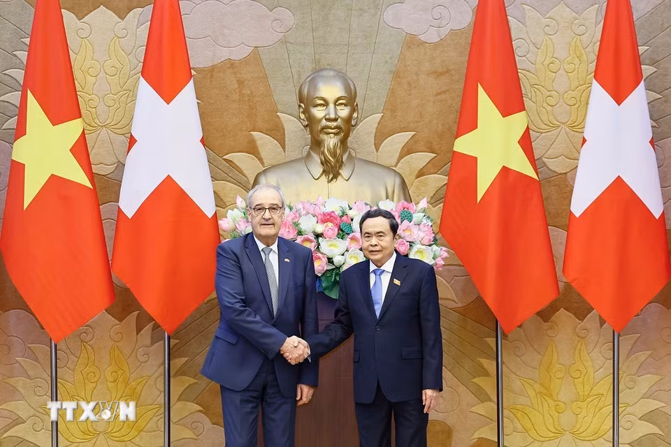 Chủ tịch Quốc hội Trần Thanh Mẫn hội kiến Tổng thống Thụy Sĩ Guy Parmelin. (Ảnh: Doãn Tấn/TTXVN)