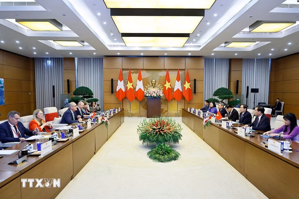 Chủ tịch Quốc hội Trần Thanh Mẫn hội kiến Tổng thống Thụy Sĩ Guy Parmelin. (Ảnh: Doãn Tấn/TTXVN)