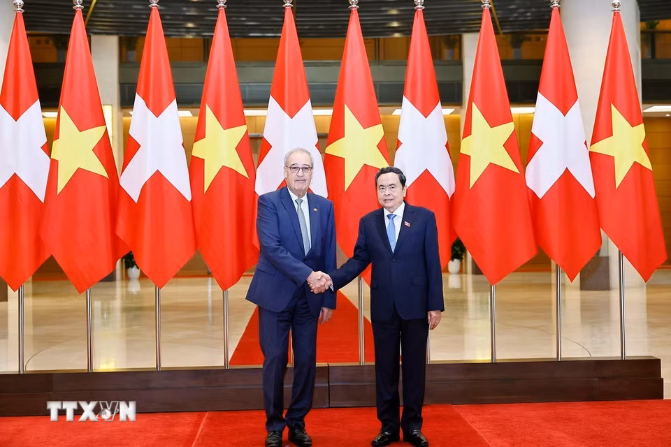 Chủ tịch Quốc hội Trần Thanh Mẫn hội kiến Tổng thống Thụy Sĩ Guy Parmelin. (Ảnh: Doãn Tấn/TTXVN)