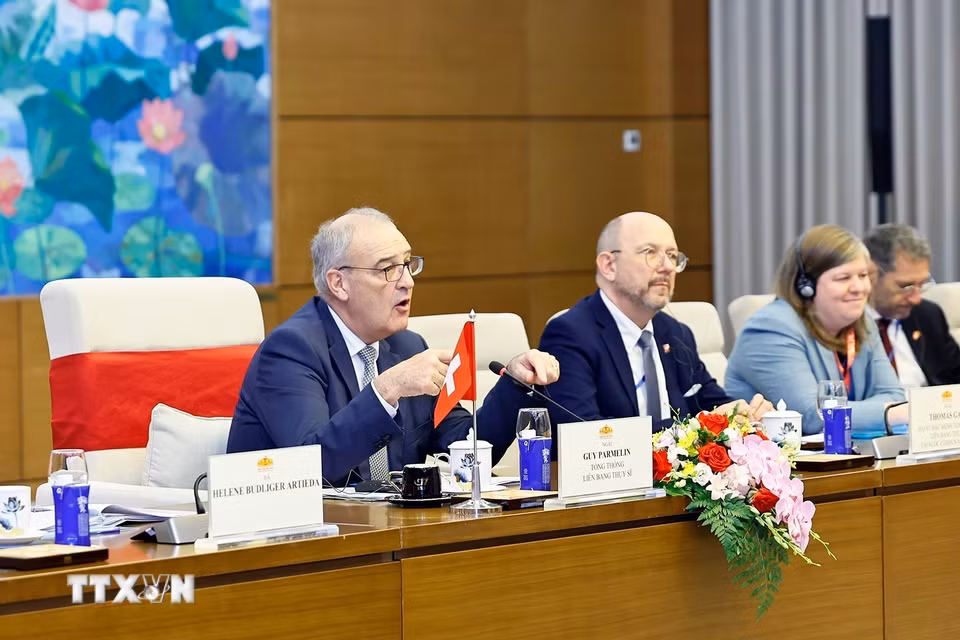 Tổng thống Thụy Sĩ Guy Parmelin phát biểu tại cuộc hội kiến Chủ tịch Quốc hội Trần Thanh Mẫn. (Ảnh: Doãn Tấn/TTXVN)