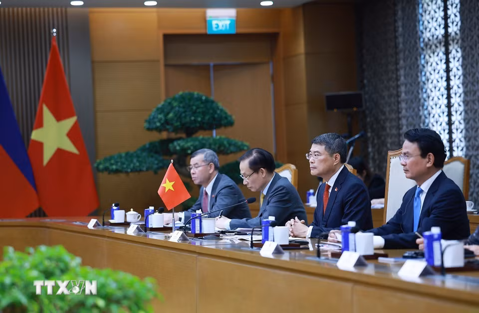 Thủ tướng Lê Minh Hưng hội đàm với Thủ tướng Công quốc Liechtenstein Brigitte Haas. (Ảnh: Dương Giang/TTXVN)