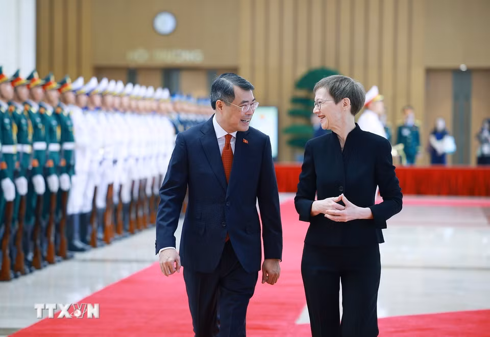 Thủ tướng Lê Minh Hưng đón Thủ tướng Liechtenstein Brigitte Haas thăm chính thức Việt Nam. (Ảnh: Dương Giang/TTXVN)