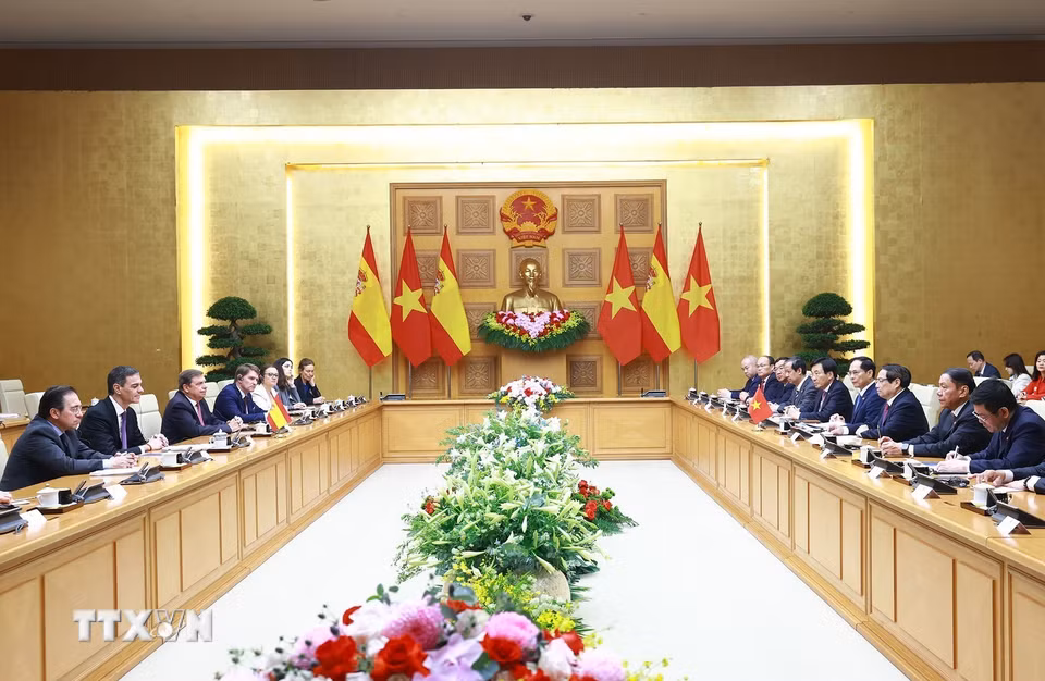 Thủ tướng Phạm Minh Chính hội đàm với Thủ tướng Tây Ban Nha Pedro Sánchez. (Ảnh: Dương Giang/TTXVN)