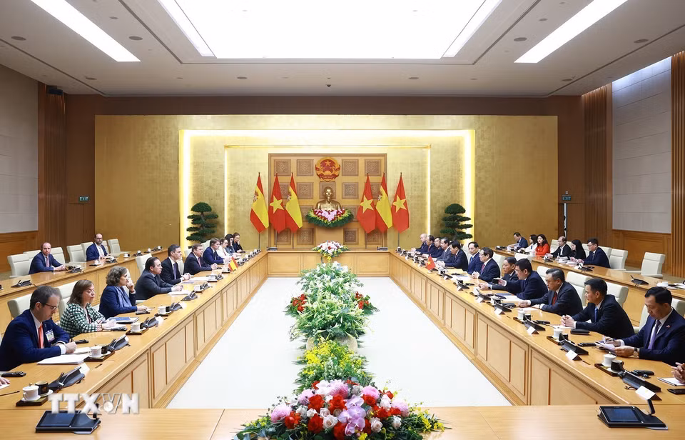 Thủ tướng Phạm Minh Chính hội đàm với Thủ tướng Tây Ban Nha Pedro Sánchez. (Ảnh: Dương Giang/TTXVN)