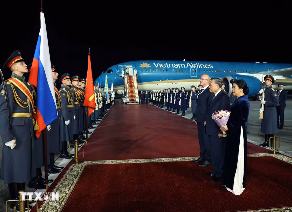 Lễ tiễn Tổng Bí thư, Chủ tịch nước Tô Lâm và Phu nhân tại sân bay Vnukovo, thủ đô Moskva. (Ảnh: Thống Nhất/TTXVN)