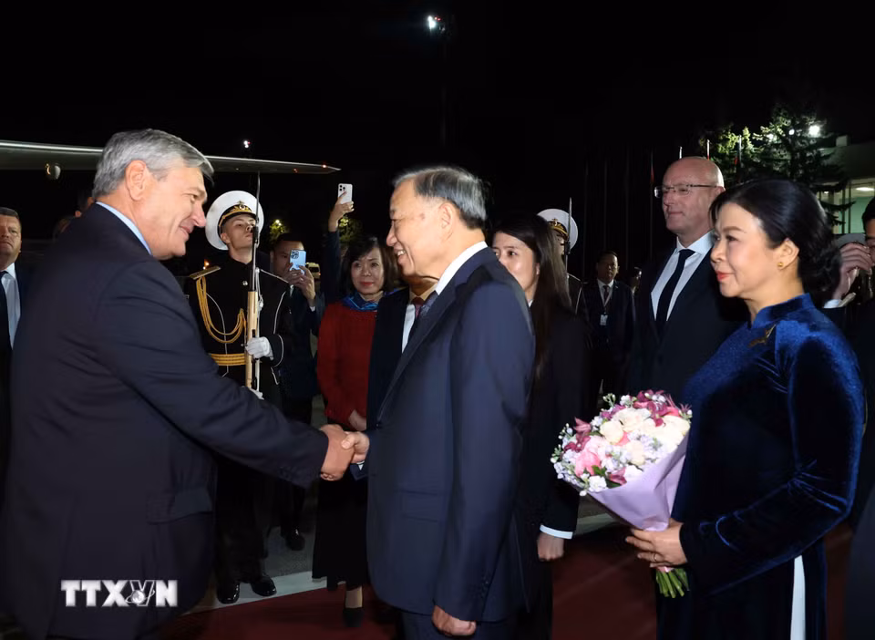 Lễ tiễn Tổng Bí thư, Chủ tịch nước Tô Lâm và Phu nhân tại sân bay Vnukovo, thủ đô Moskva. (Ảnh: Thống Nhất/TTXVN)