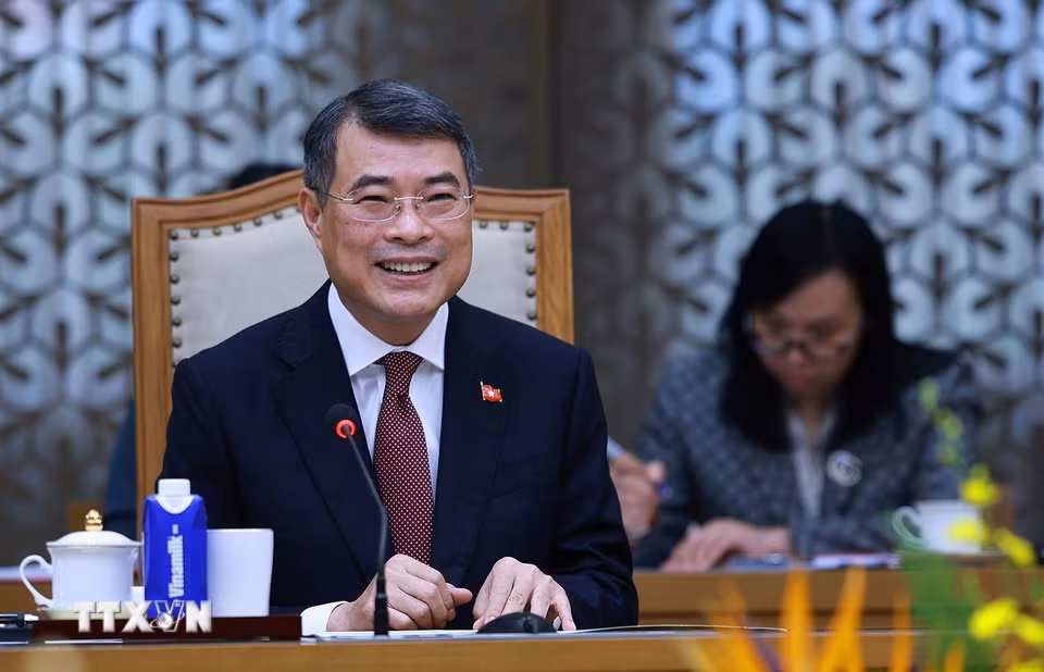 Thủ tướng Lê Minh Hưng tiếp Quốc vụ khanh phụ trách Ngoại giao Cộng hòa Ấn Độ Pabitra Margherita. (Ảnh: Dương Giang/TTXVN)
