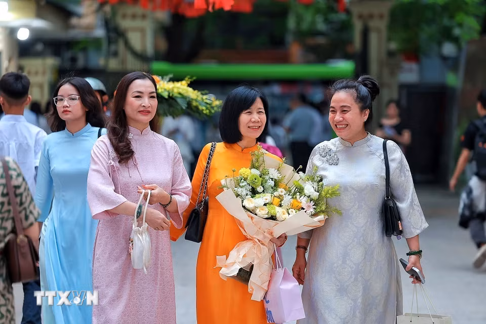 Các cô giáo Trường THPT Việt Đức rạng rỡ trong ngày khai giảng năm học 2026-2027. (Ảnh: Phạm Tuấn Anh/TTXVN)