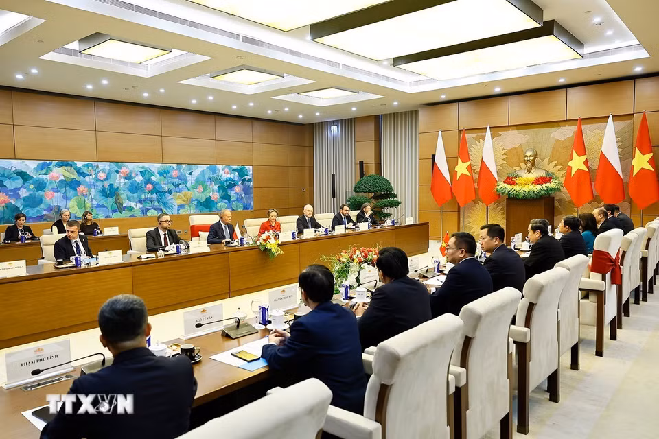 Chủ tịch Quốc hội Trần Thanh Mẫn hội kiến Thủ tướng Ba Lan Donald Tusk. (Ảnh: Doãn Tấn/TTXVN)