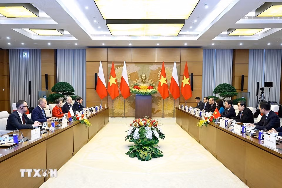 Chủ tịch Quốc hội Trần Thanh Mẫn hội kiến Thủ tướng Ba Lan Donald Tusk. (Ảnh: Doãn Tấn/TTXVN)