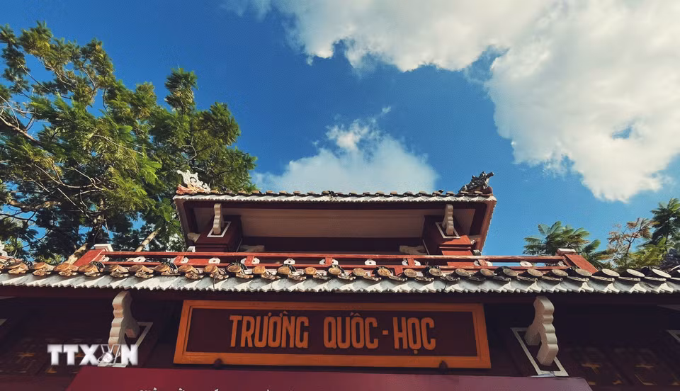 Cổng trường THPT chuyên Quốc Học Huế. (Ảnh: Văn Dũng/TTXVN)