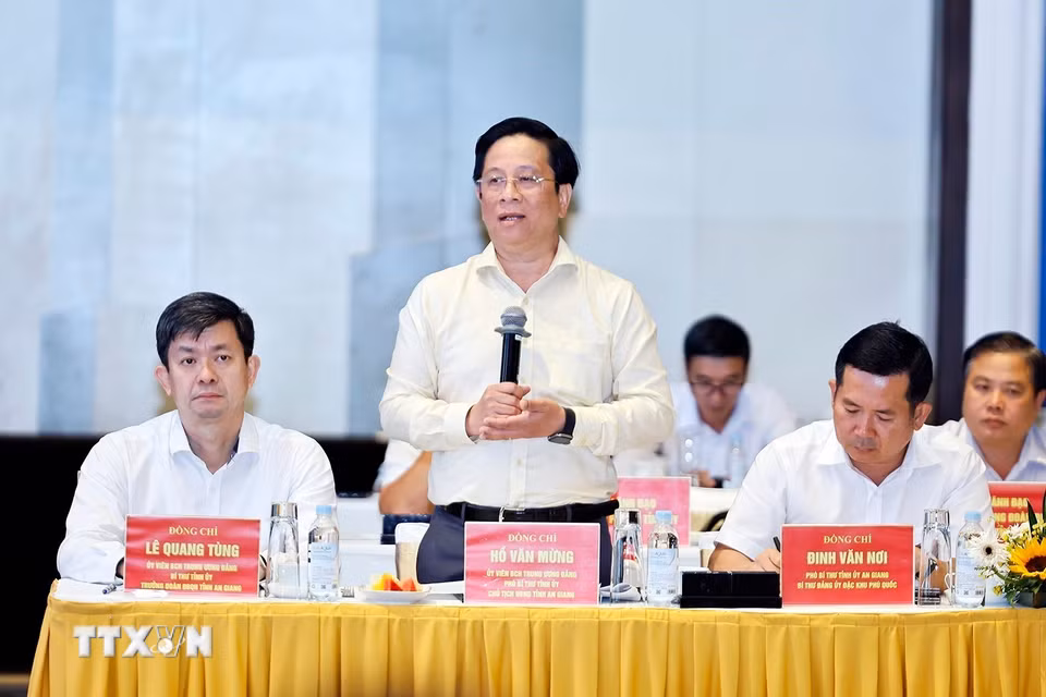 Chủ tịch UBND tỉnh An Giang Hồ Văn Mừng phát biểu. (Ảnh: Doãn Tấn/TTXVN)