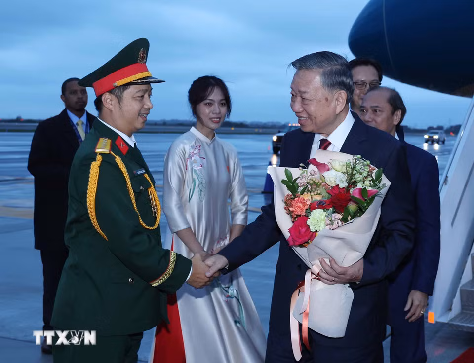 Tổng Bí thư, Chủ tịch nước Tô Lâm đến New York, bắt đầu chuyến tham dự Phiên thảo luận cấp cao Đại hội đồng Liên hợp quốc Khóa 81 và hoạt động song phương tại Hoa Kỳ. (Ảnh: Thống Nhất/TTXVN)