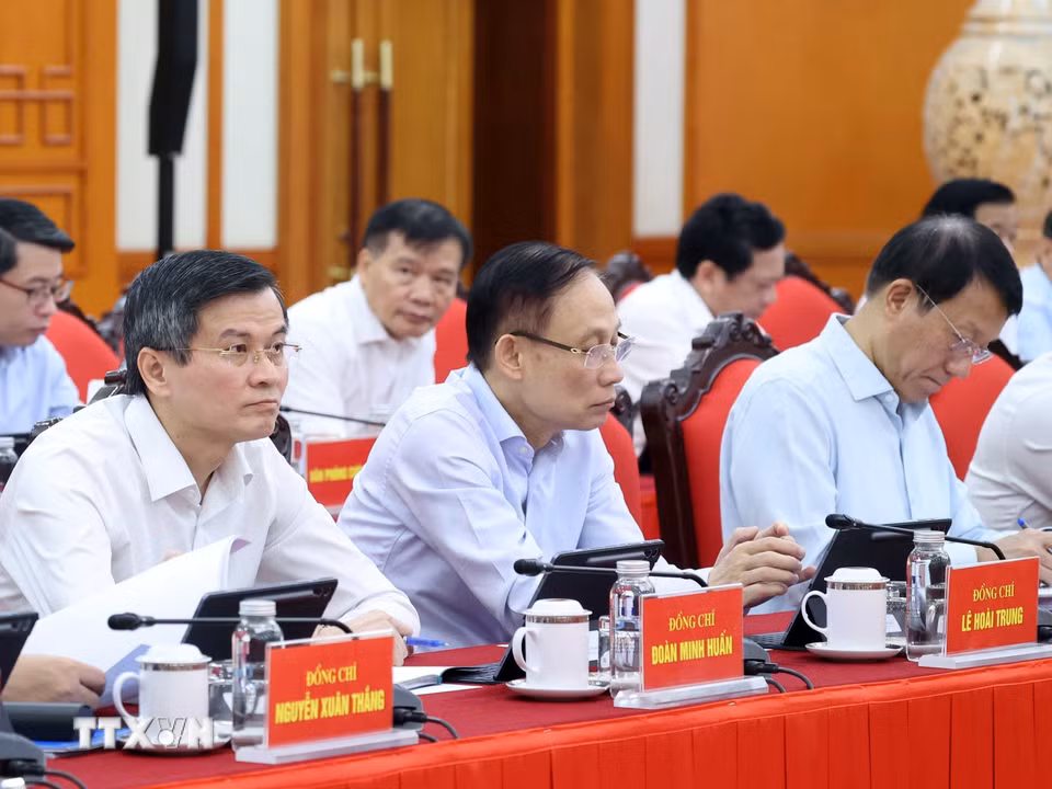 Các đại biểu tham dự Phiên họp thứ hai của Ban Chỉ đạo Tổng kết 100 năm Đảng lãnh đạo cách mạng Việt Nam, định hướng lãnh đạo phát triển đất nước trong 100 năm tiếp theo và Tổng kết 40 năm thực hiện Cương lĩnh xây dựng đất nước trong thời kỳ quá độ lên chủ nghĩa xã hội. (Ảnh: Thống Nhất/TTXVN)