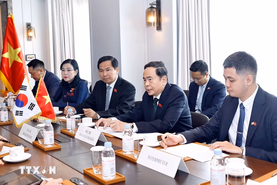 Chủ tịch Quốc hội Trần Thanh Mẫn phát biểu tại cuộc tiếp Chủ tịch Nhóm Nghị sỹ Hữu nghị Hàn Quốc-Việt Nam Moon Jin-seok. (Ảnh: Doãn Tấn/TTXVN)