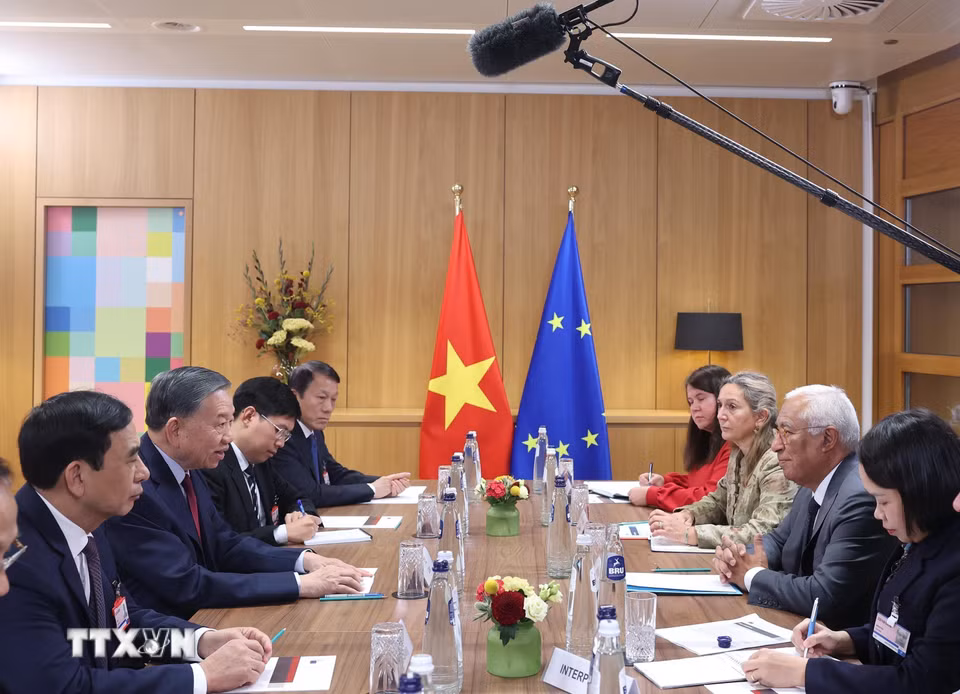 Tổng Bí thư, Chủ tịch nước Tô Lâm gặp hẹp Chủ tịch Hội đồng châu Âu Antonio Costa trước hội đàm. (Ảnh: Thống Nhất/TTXVN)