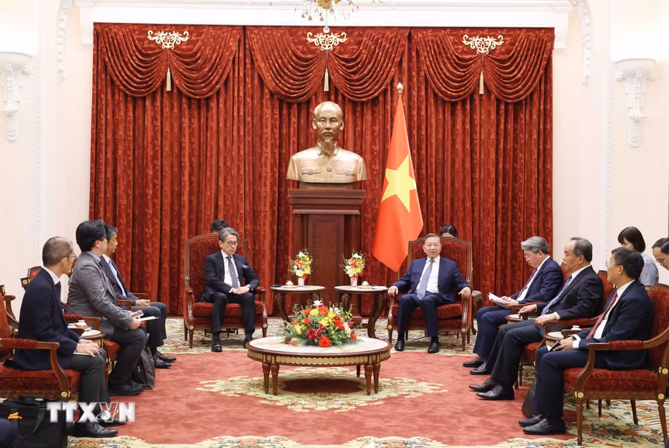 Tổng Bí thư, Chủ tịch nước Tô Lâm tiếp ông Maeda Tadashi, Chủ tịch Hội đồng quản trị Ngân hàng Hợp tác Quốc tế Nhật Bản (JBIC). (Ảnh: Thống Nhất/TTXVN)