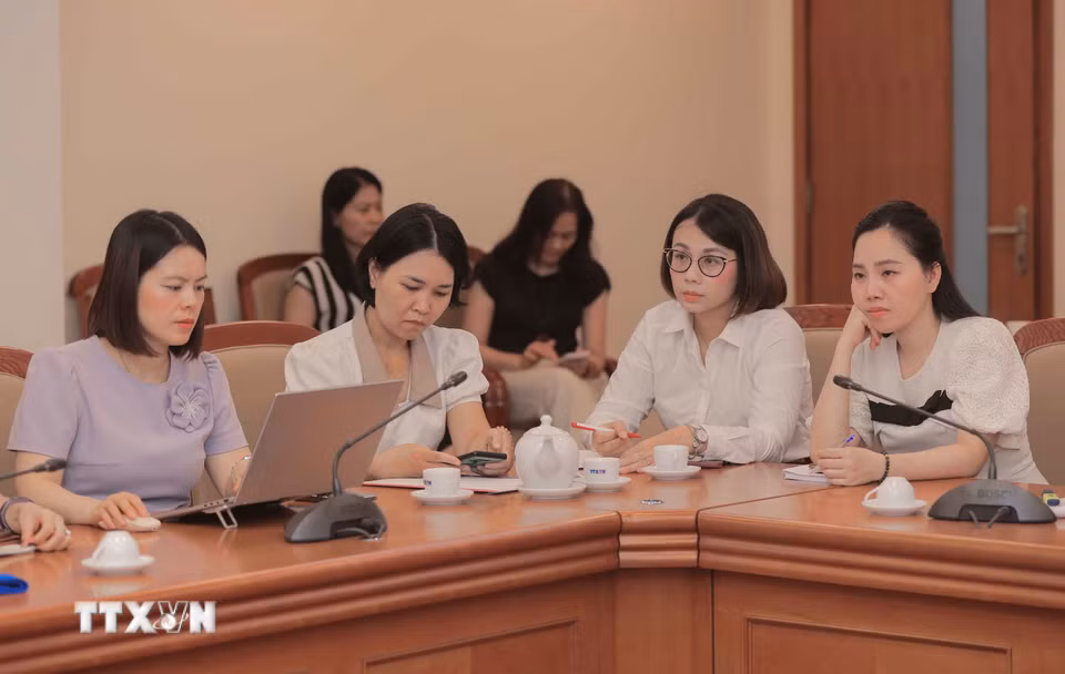 Lãnh đạo, cán bộ phụ trách tài chính và kế toán của các đơn vị thuộc Thông tấn xã tham dự buổi tập huấn. (Ảnh: Phan Phương/TTXVN)