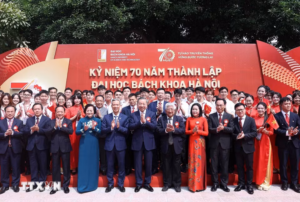 Tổng Bí thư, Chủ tịch nước Tô Lâm và các đại biểu. (Ảnh: Thống Nhất/TTXVN)
