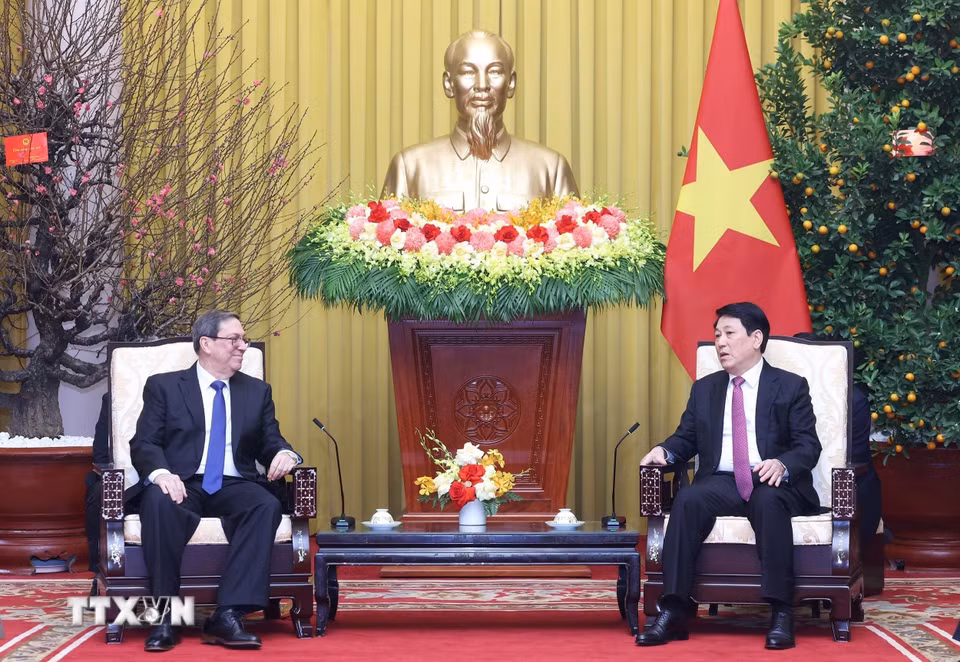 Chủ tịch nước Lương Cường tiếp Đặc phái viên Đảng Cộng sản Cuba, Nhà nước Cộng hòa Cuba, Ủy viên Bộ Chính trị, Bộ trưởng Ngoại giao Cuba Bruno Rodríguez Parrilla. (Ảnh: Lâm Khánh/TTXVN)