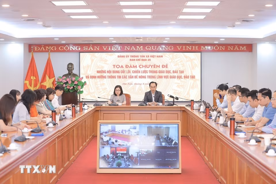 Tọa đàm chuyên đề: “Những nội dung cốt lõi, chiến lược trong giáo dục, đào tạo và định hướng thông tin các vấn đề nóng trong lĩnh vực giáo dục, đào tạo.” (Ảnh: Minh Quyết/TTXVN)