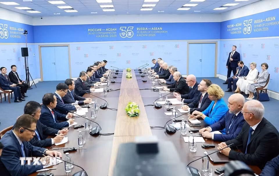 Thủ tướng Lê Minh Hưng hội kiến Tổng thống Nga Vladimir Putin. (Ảnh: Dương Giang/TTXVN)