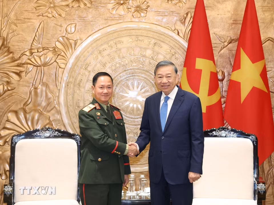 Tổng Bí thư, Chủ tịch nước Tô Lâm tiếp Đại tướng Khamliang Outhakaysone, Ủy viên Bộ Chính trị, Phó Thủ tướng, Bộ trưởng Quốc phòng Lào. (Ảnh: Thống Nhất/TTXVN)