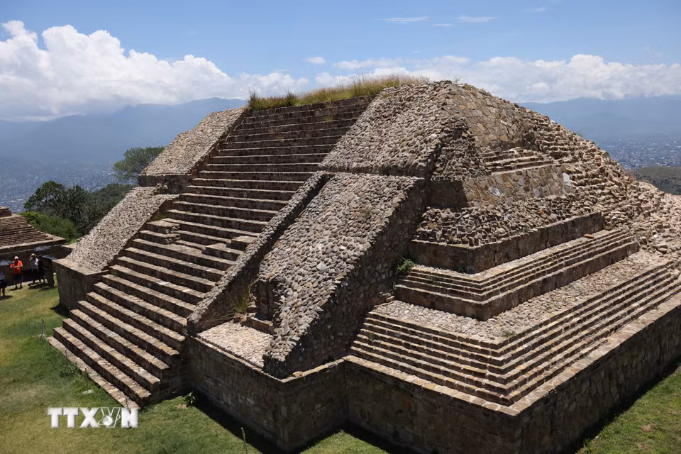 Quang cảnh di chỉ khảo cổ Monte Alban ở Oaxaca, Mexico. (Ảnh: THX/TTXVN phát)
