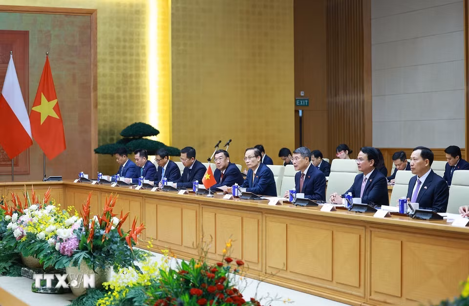 Thủ tướng Lê Minh Hưng phát biểu tại cuộc hội đàm với Thủ tướng Cộng hòa Ba Lan Donald Tusk. (Ảnh: Dương Giang/TTXVN)