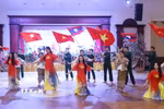 Tiết mục nghệ thuật ca ngợi tình đoàn kết đặc biệt Việt Nam-Lào. (Ảnh: Xuân Tú/TTXVN)