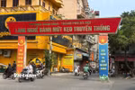 Cổng vào làng nghề bánh mứt kẹo truyền thống tại phường Xuân Đỉnh. (Ảnh: Vietnam+)