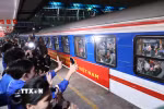 Lực lượng diễu binh diễu hành lên đường từ Ga Hà Nội vào Nam phục vụ Lễ kỷ niệm 50 năm Ngày Giải phóng miền Nam, thống nhất đất nước (30/4/1975 30/4/2025). (Ảnh: An Đăng/TTXVN)