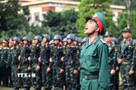 Chiến sỹ mới của Lữ đoàn đặc công 113 đọc 10 lời thề danh dự của quân nhân trong lễ tuyên thệ. (Ảnh: Trọng Đức/TTXVN)
