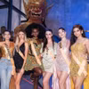 Hoa hậu Emoura Phạm cùng dàn thí sinh Miss Grand International 2026 tham quan và tìm hiểu về "Khon" - Di sản văn hóa UNESCO tại trung tâm All About Khon. (Ảnh: BTC)