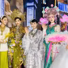 NTK Thanh Hương Bùi (giữa) ấn tượng với cổ phục khi ngồi "ghế nóng" Miss Grand Vietnam 2025. (Ảnh: BTC)