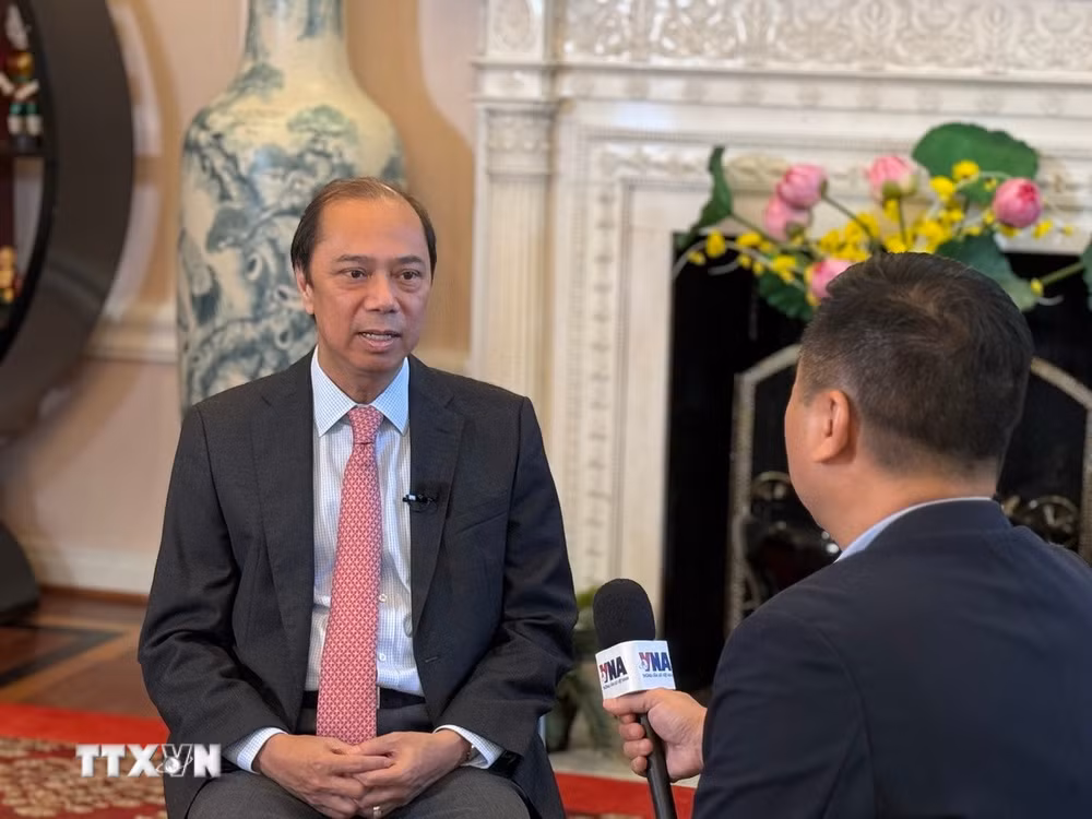 Đại sứ Việt Nam tại Hoa Kỳ Nguyễn Quốc Dũng trả lời phỏng vấn TTXVN. (Ảnh: Quang Thịnh/TTXVN) ttxvn-dai-su-vn-tai-my-1.jpg