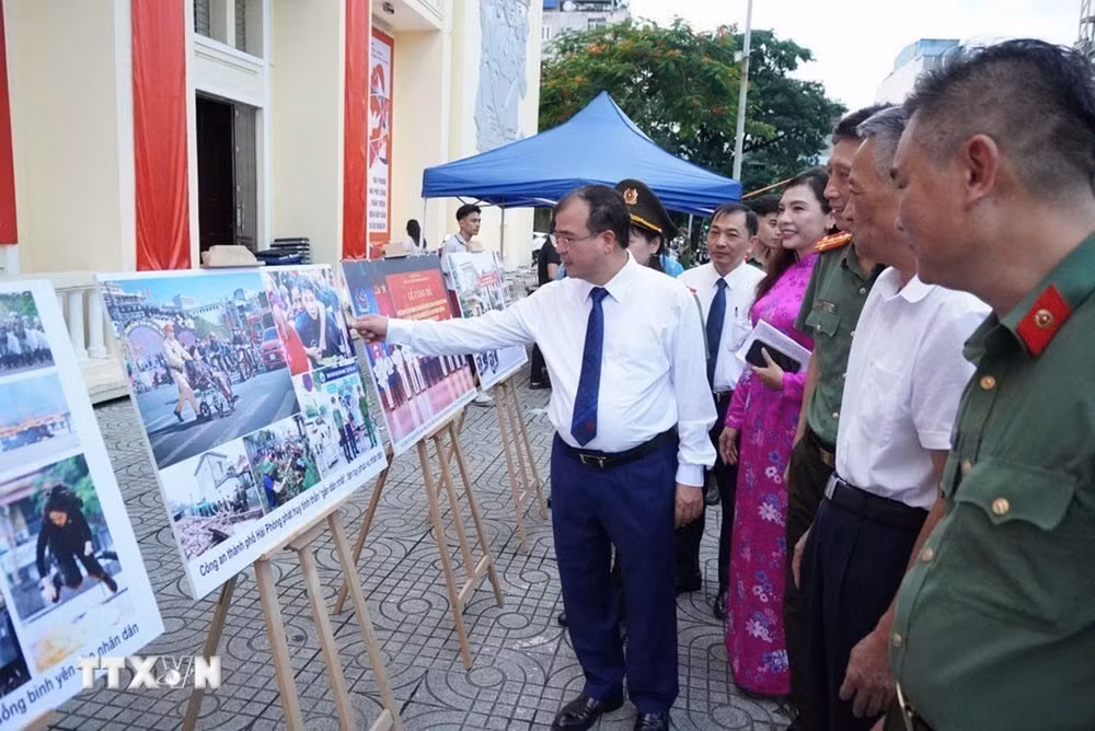 ttxvn-hai-phong-trien-lam.jpg