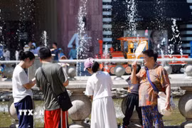 Nắng nóng gay gắt ở thủ đô Bắc Kinh, Trung Quốc. (Ảnh: THX/TTXVN)