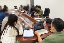 Nhóm đối tượng bị tạm giữ để điều tra. (Ảnh: Công an cung cấp)